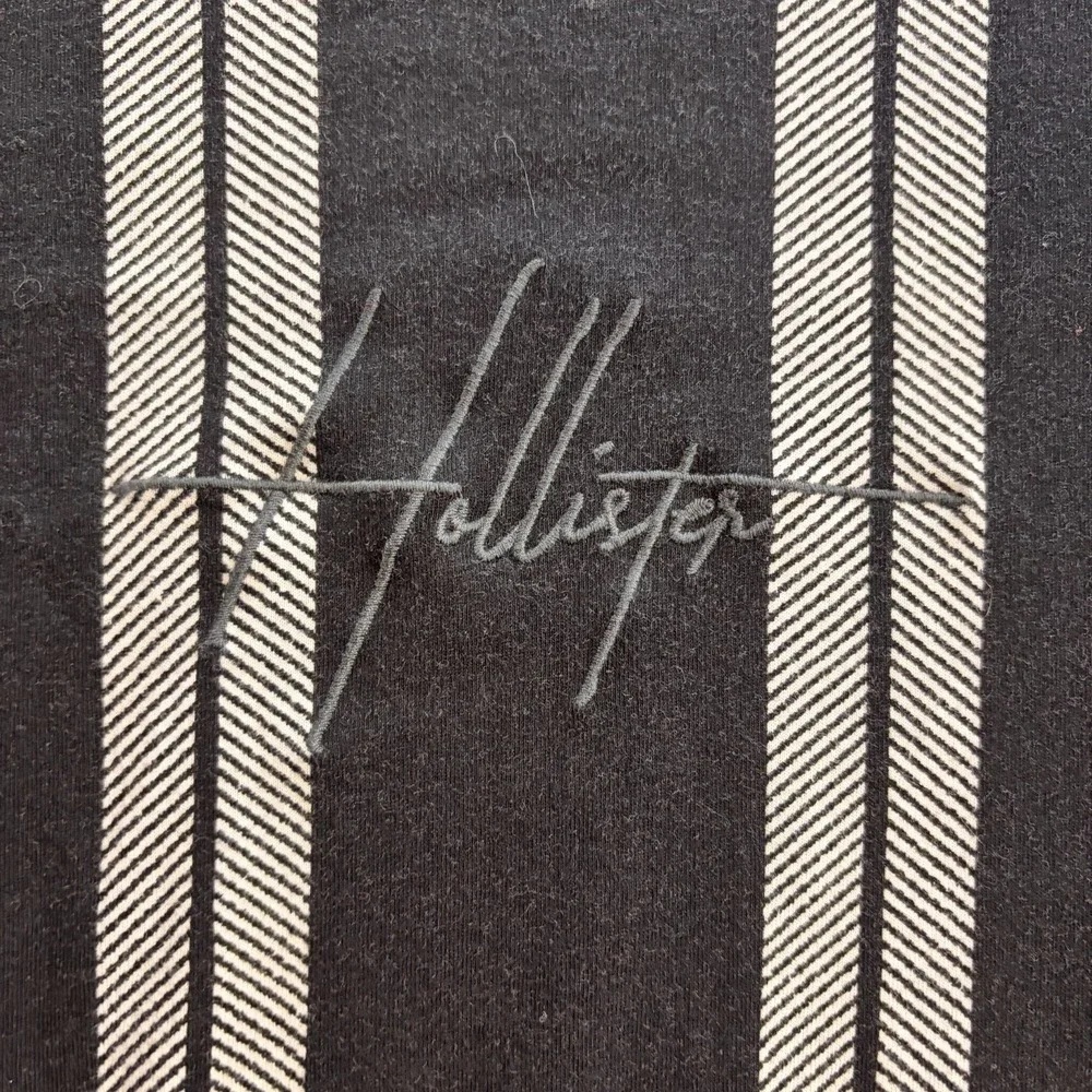 Hollister Mens XL Black Gray Vertical Stripe Script Logo Cotton T Shirt